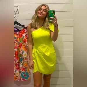 Yellow One Shoulder Dress💛🧡🩷